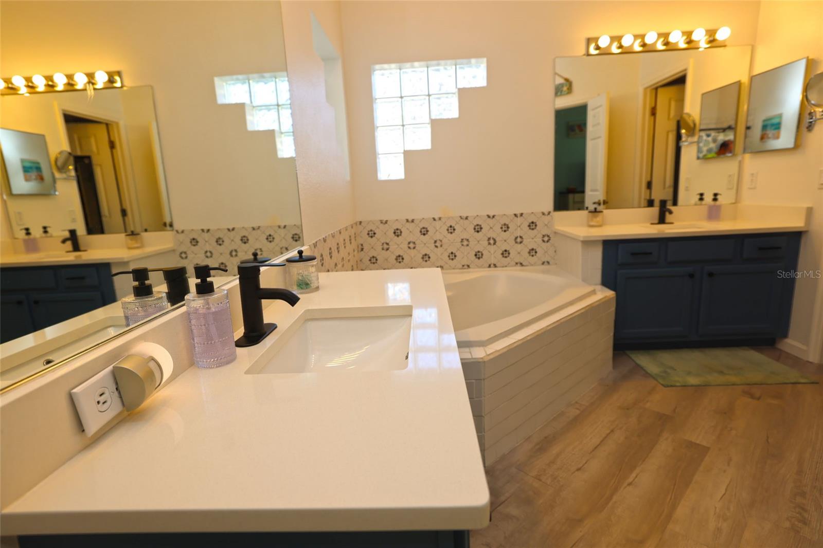 WOODMERE LAKES - Residential