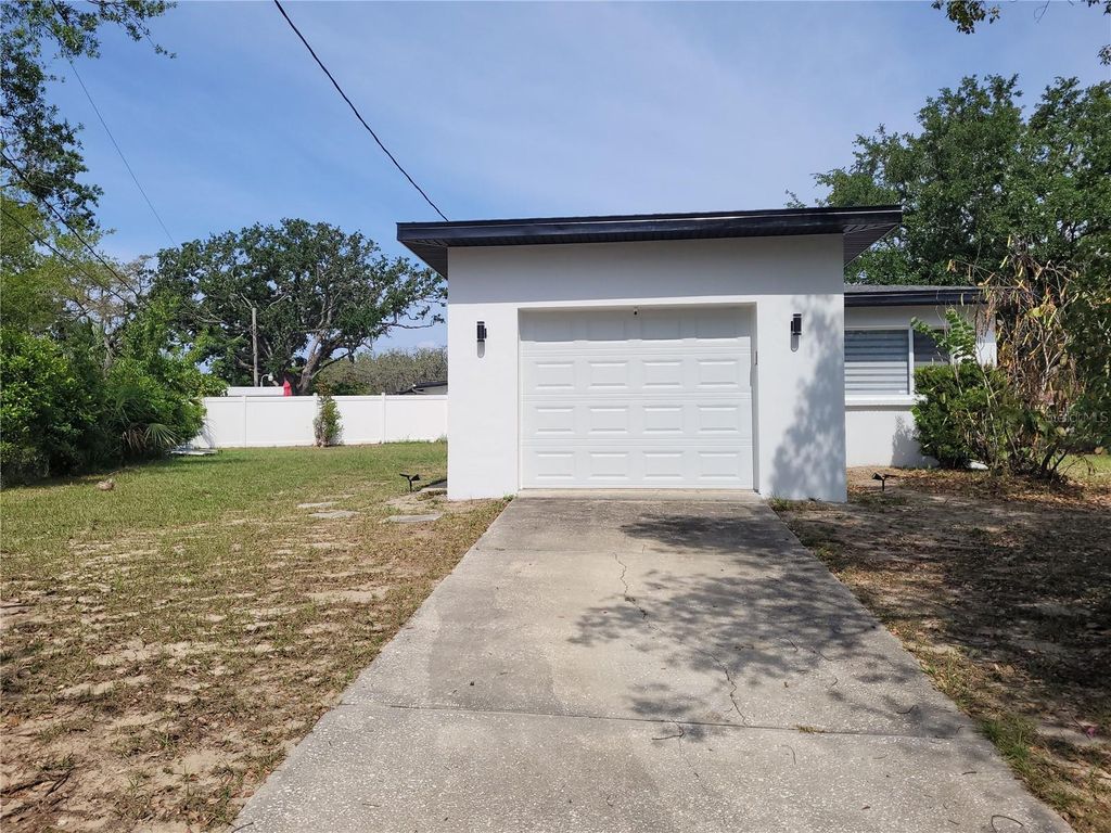 Photo of 105 Forest Park Avenue, Temple Terrace, FL 33617 (MLS # TB8455214)