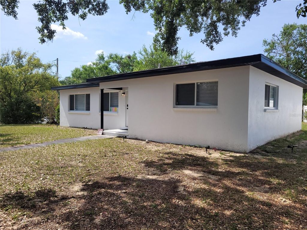 Photo of 105 Forest Park Avenue, Temple Terrace, FL 33617 (MLS # TB8455214)