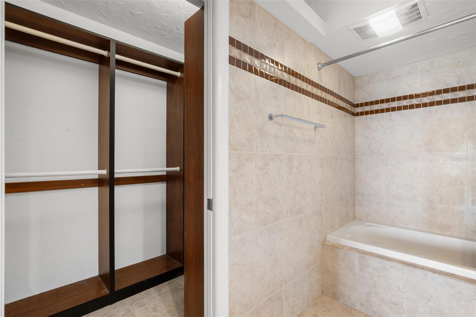 BRIDGEHAMPTON BAY CONDO - Residential