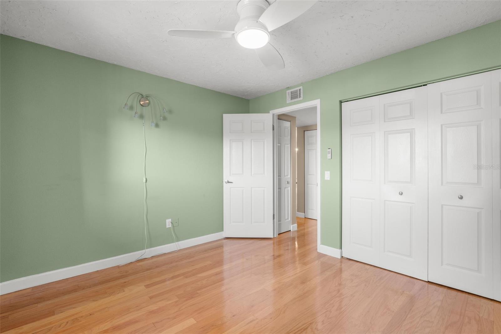 BRIDGEHAMPTON BAY CONDO - Residential