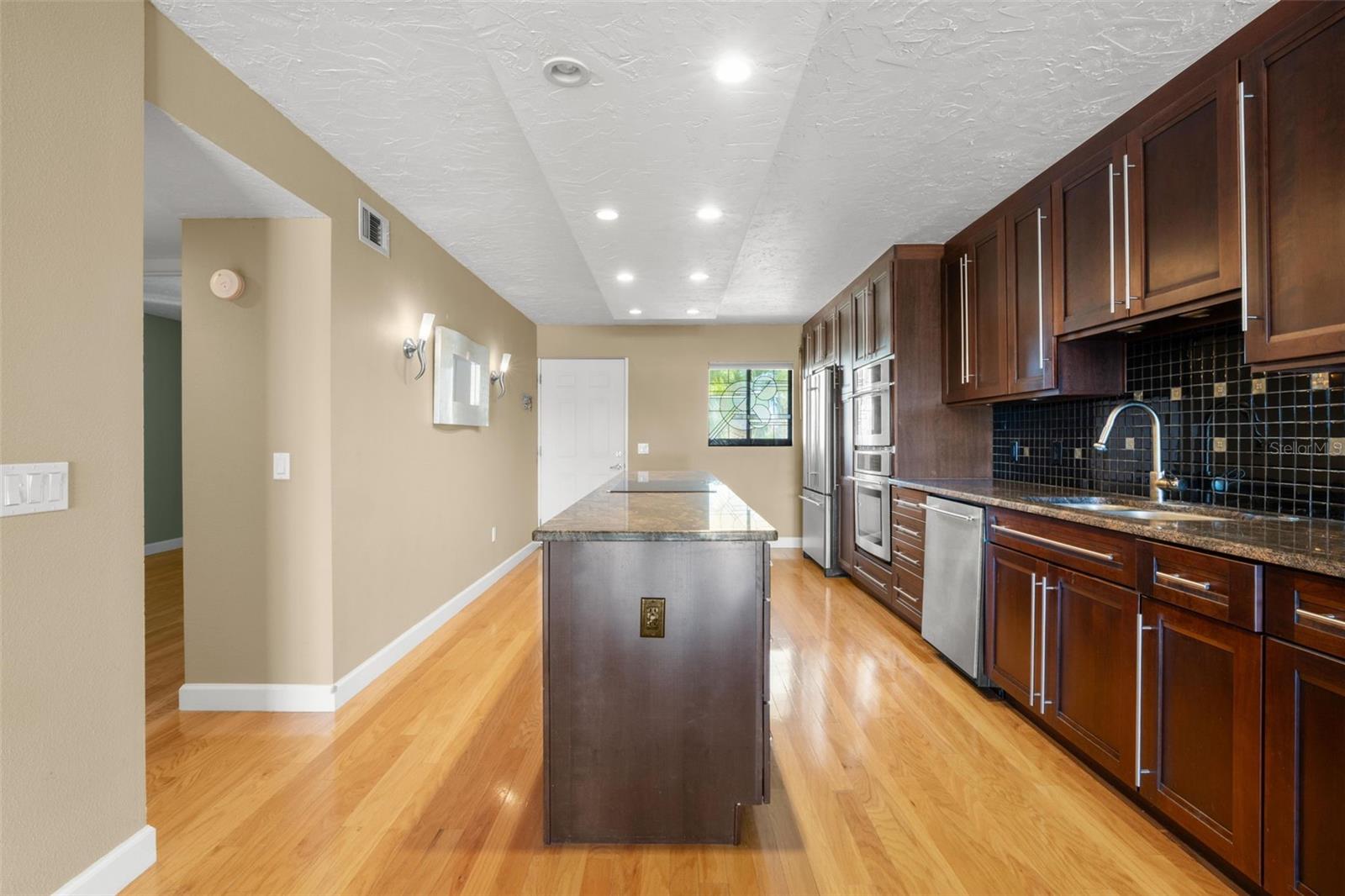 BRIDGEHAMPTON BAY CONDO - Residential