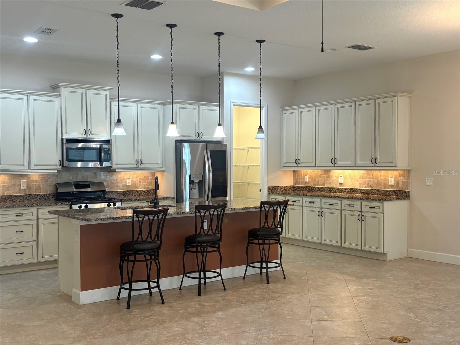 1076 GARDENSHIRE LANE