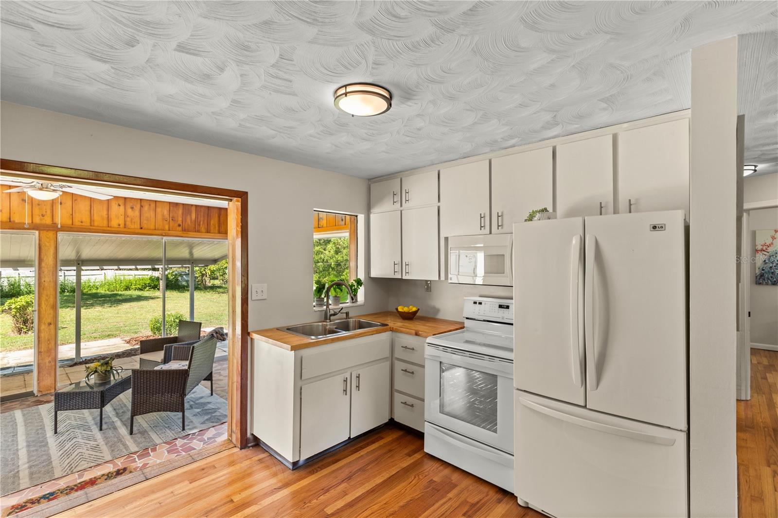 RAINBOW ACRES 01 - Residential Lease