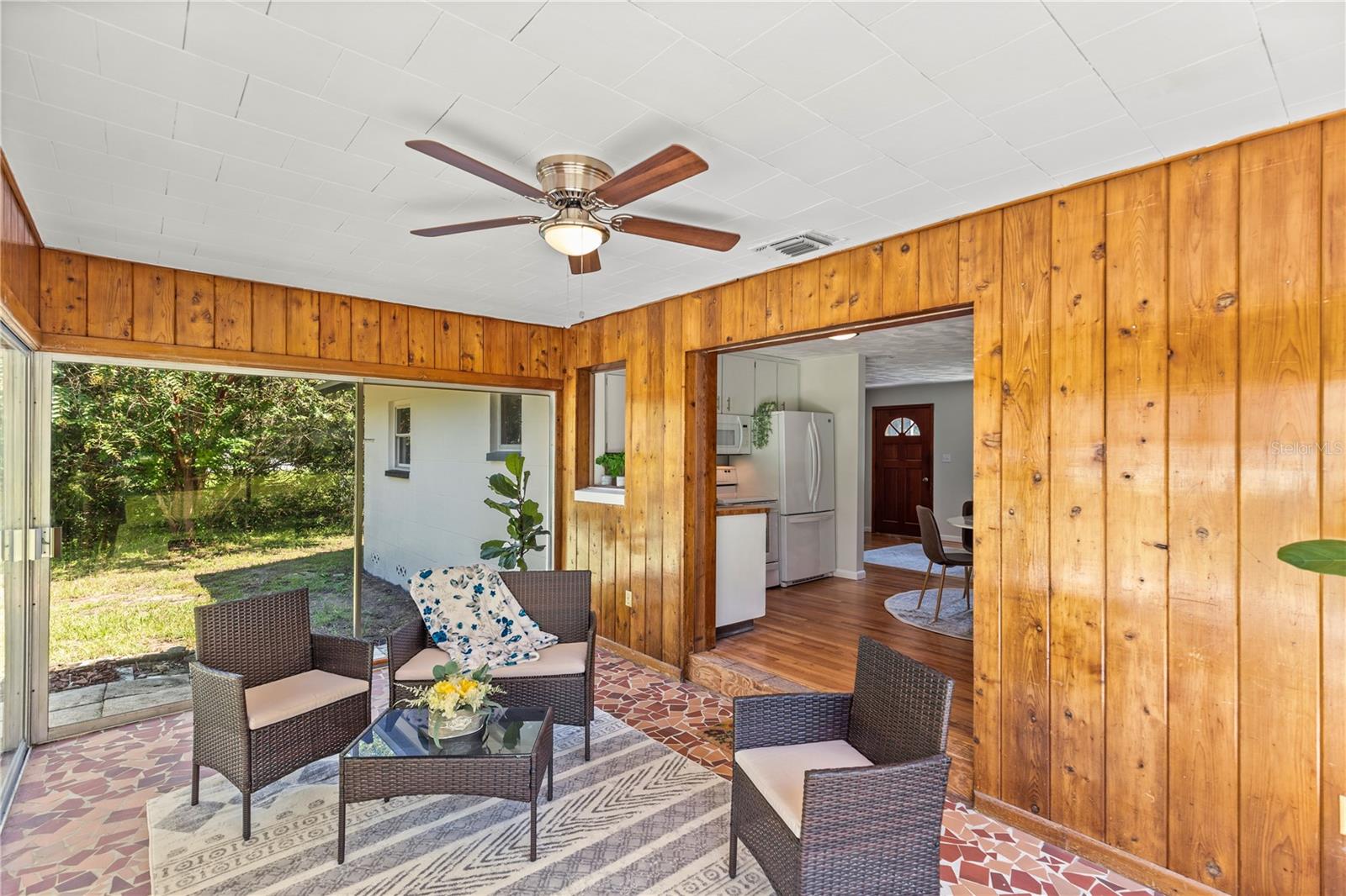 RAINBOW ACRES 01 - Residential Lease