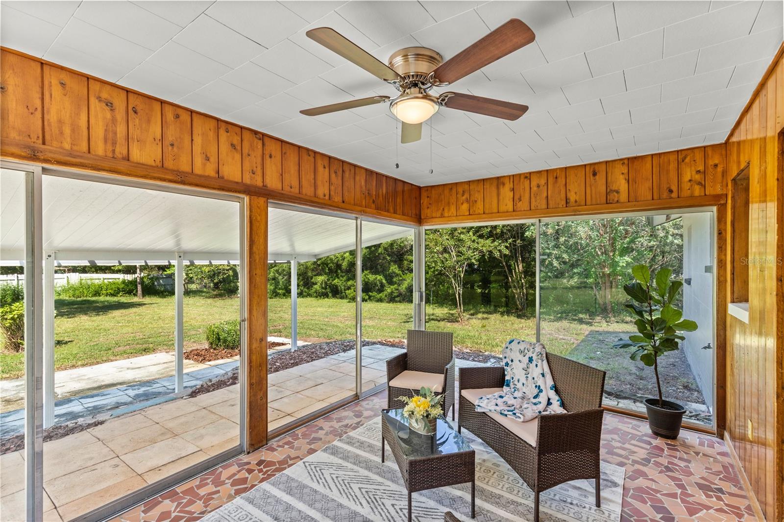 RAINBOW ACRES 01 - Residential Lease