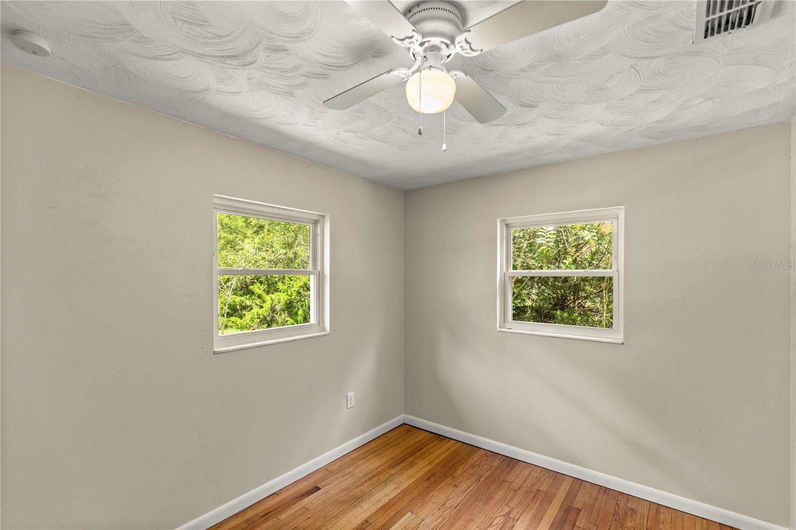 RAINBOW ACRES 01 - Residential Lease