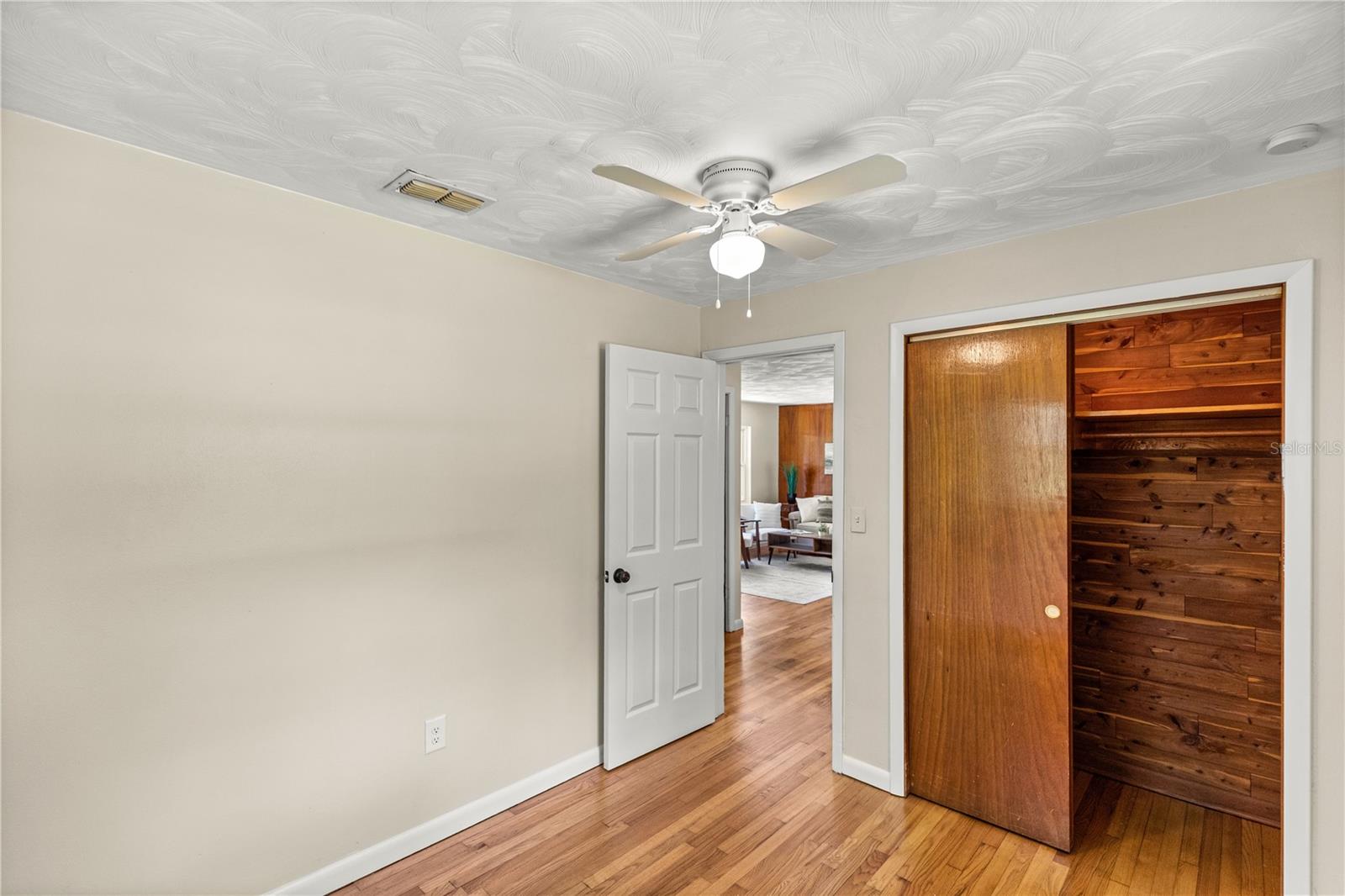 RAINBOW ACRES 01 - Residential Lease