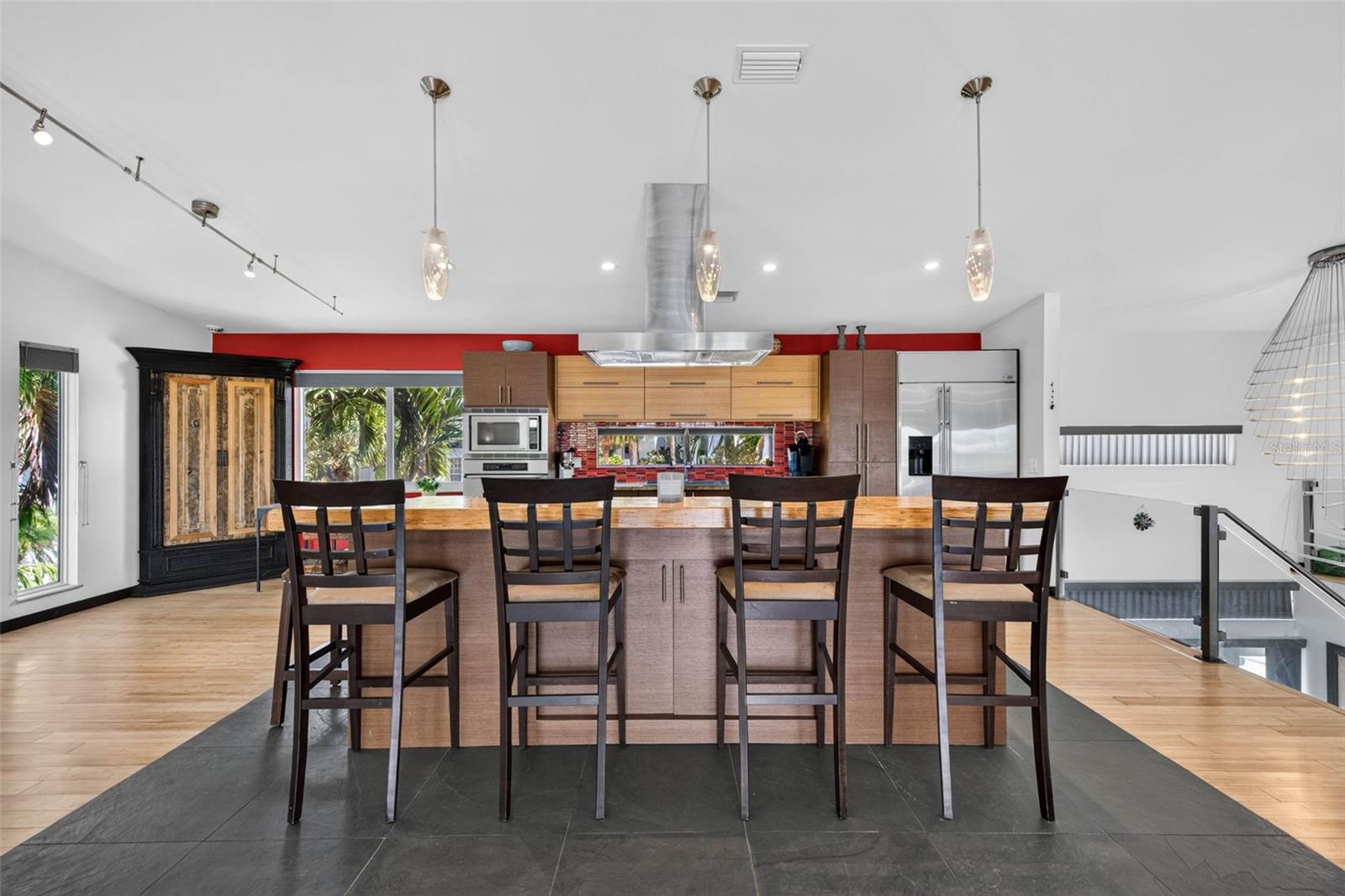 113 7TH STREET E