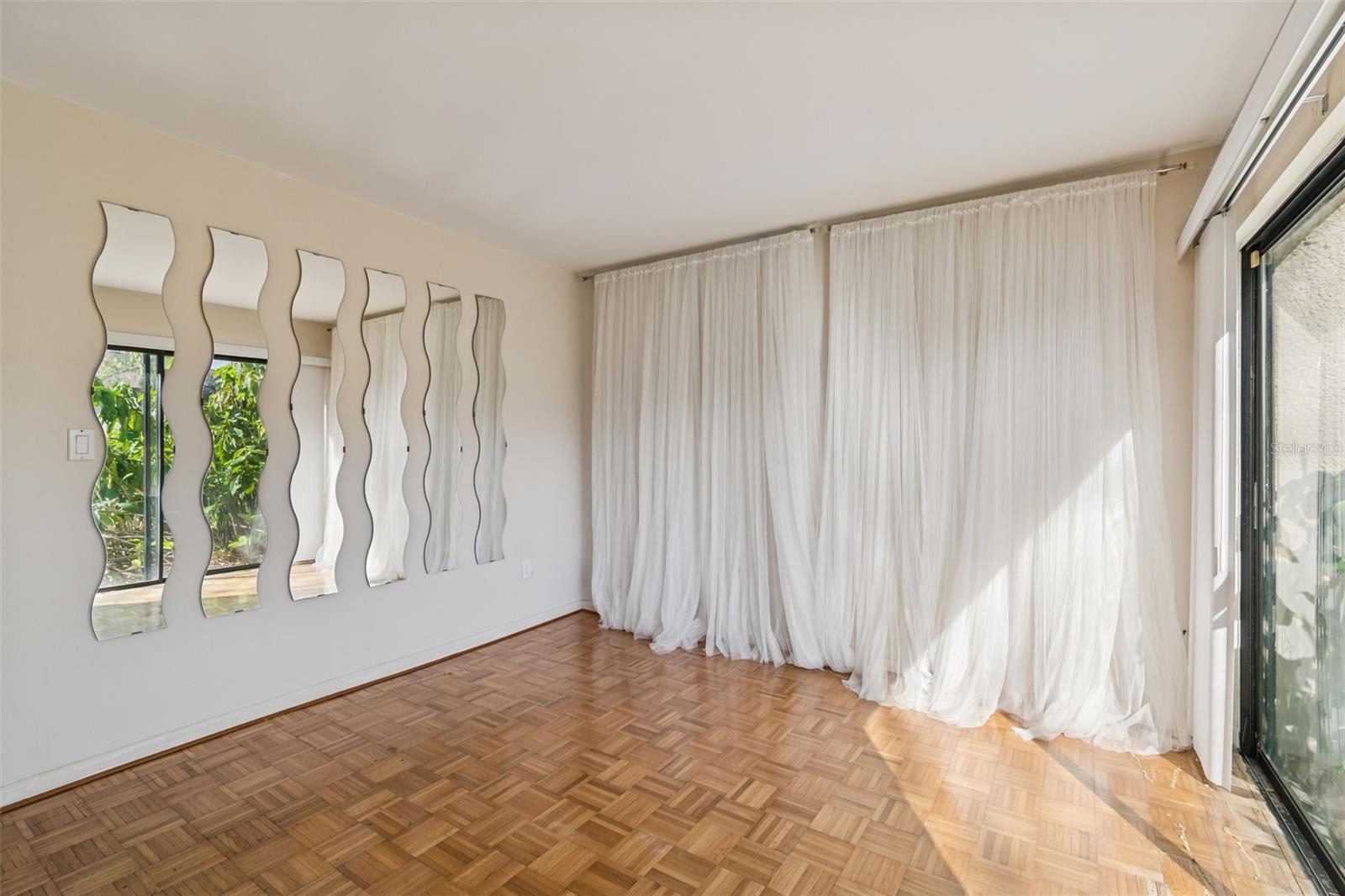 VILLAGE LAKE - Residential