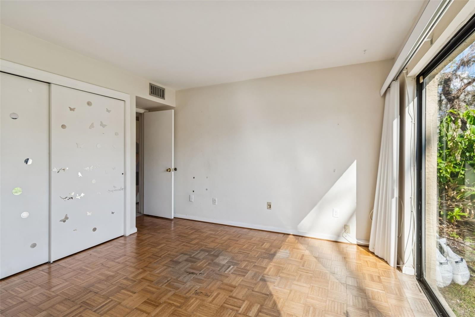 VILLAGE LAKE - Residential