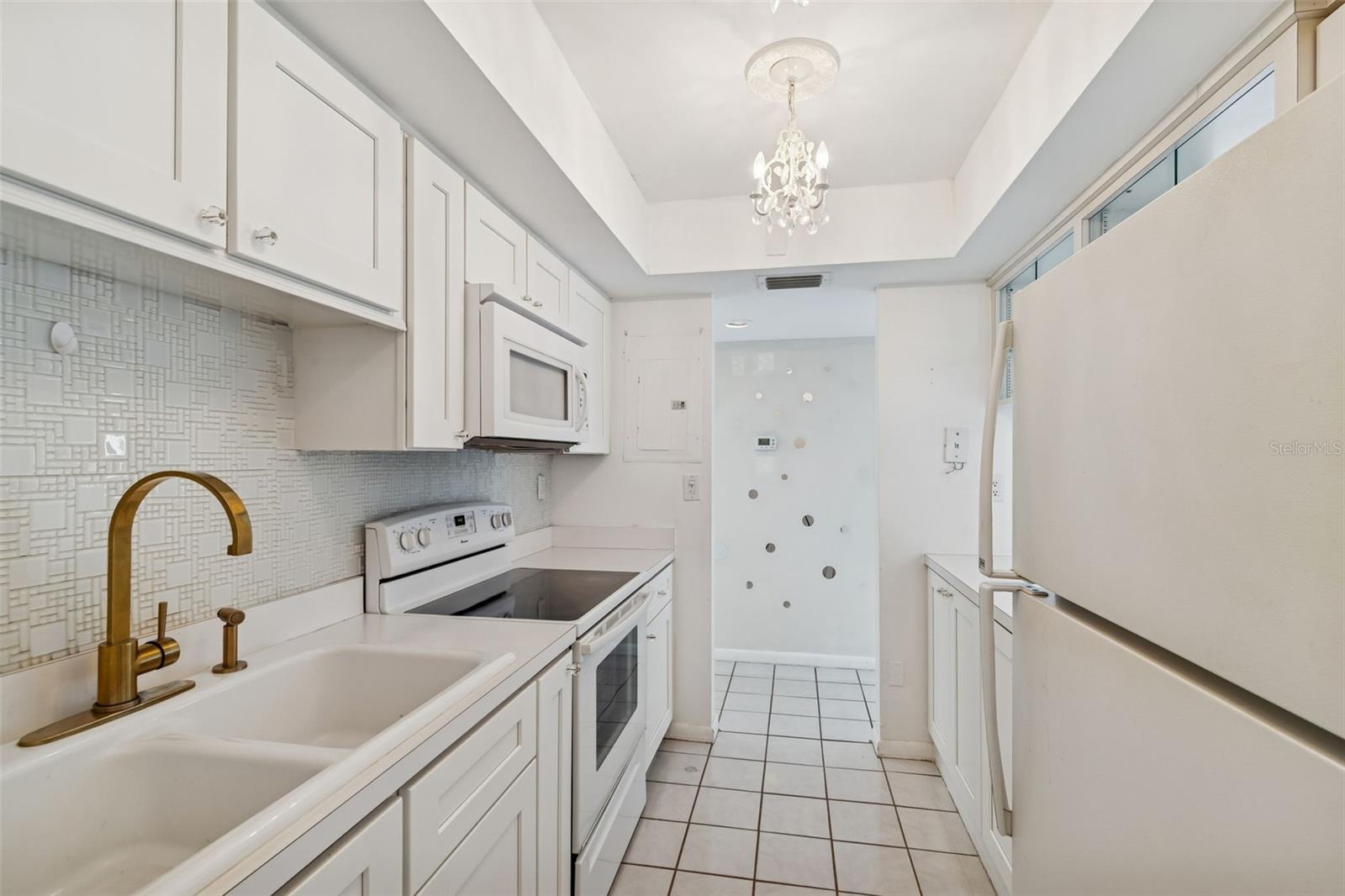 VILLAGE LAKE - Residential