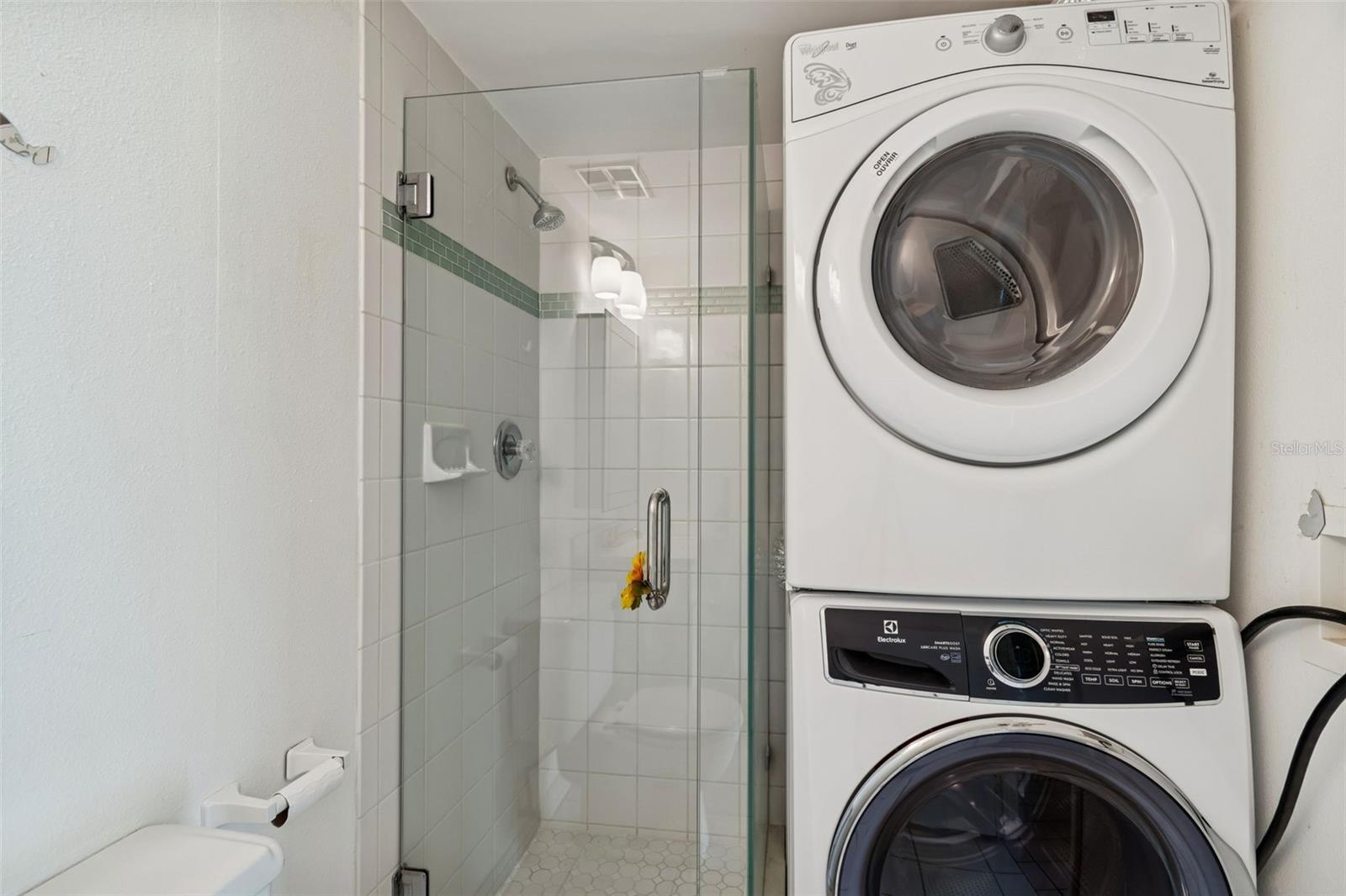 VILLAGE LAKE - Residential