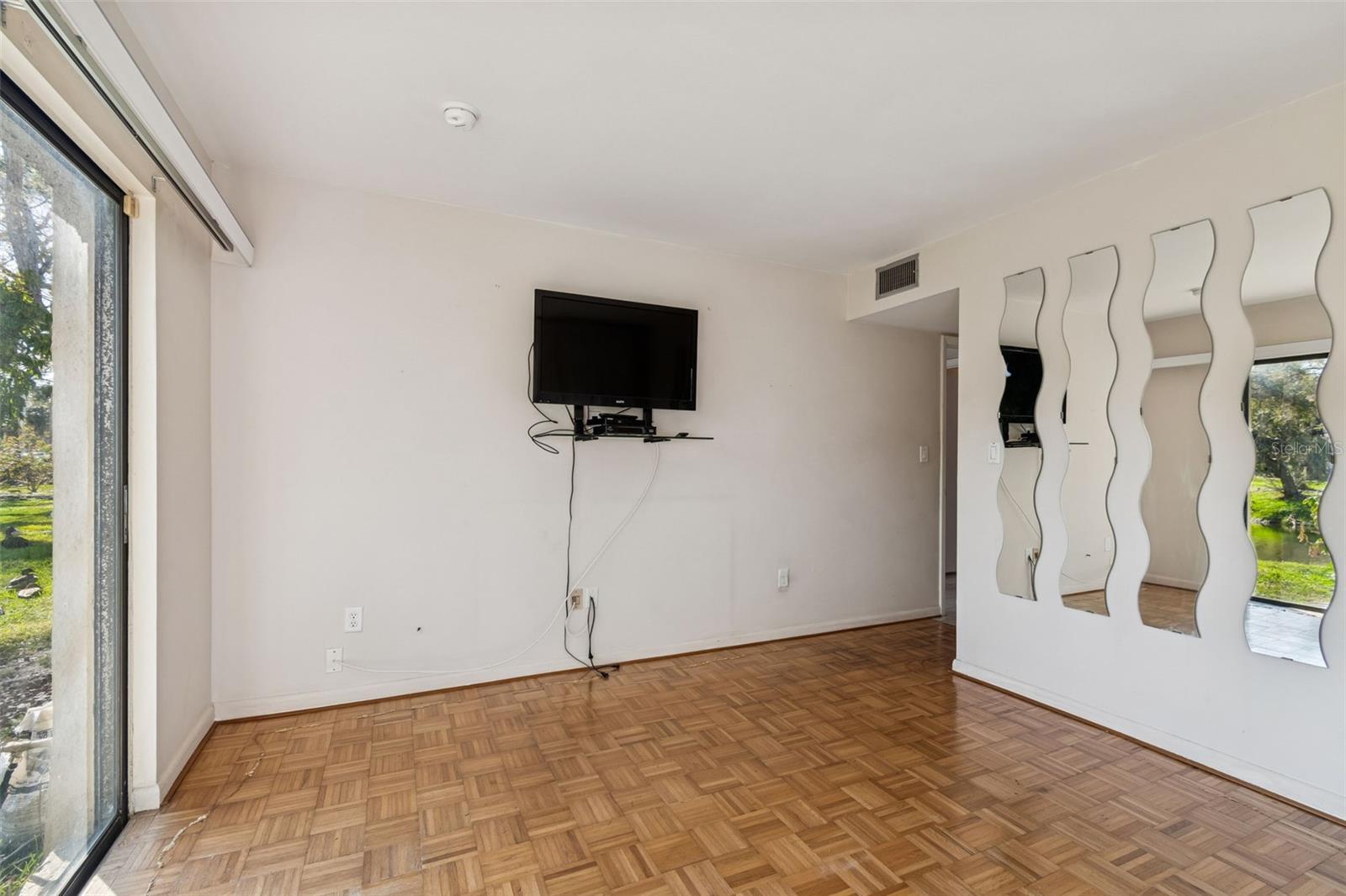 VILLAGE LAKE - Residential