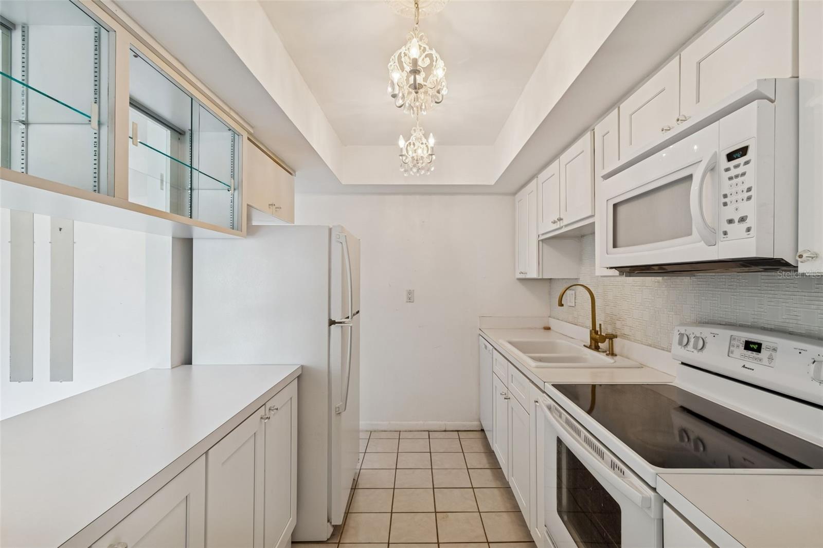 VILLAGE LAKE - Residential