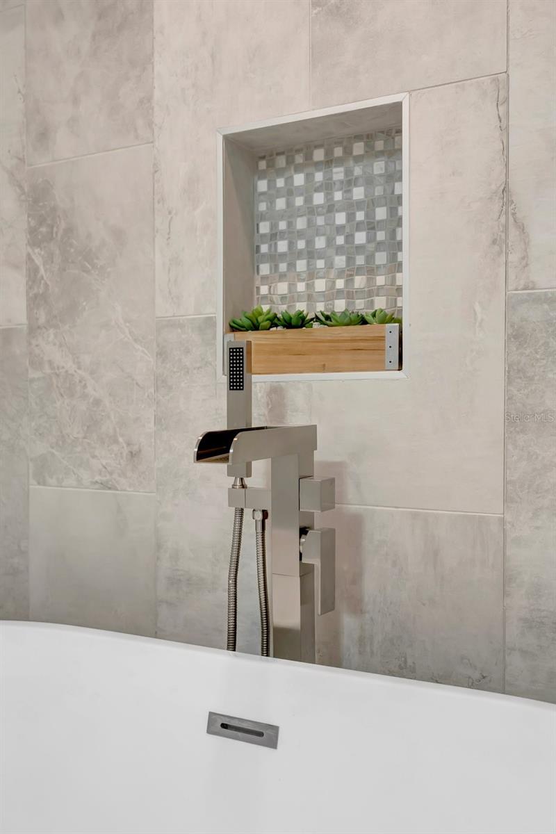 THE PALMS AT RIVIERA DUNES PH I - Residential Lease