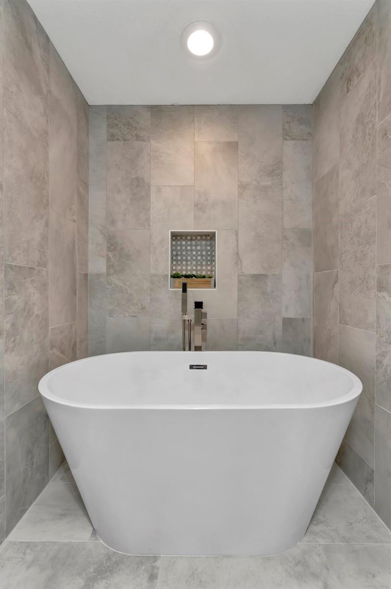 THE PALMS AT RIVIERA DUNES PH I - Residential Lease