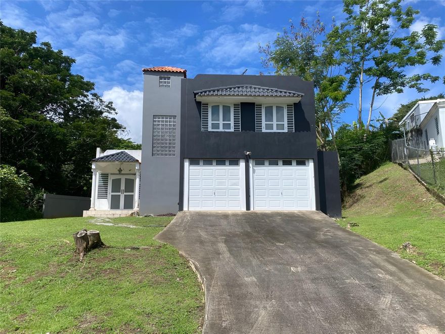 This is a Fannie Mae HomePath property. All offers must be submitted through homepath The seller must comply with HUD Guidelines 24 CFR 206.125. Discover this excellent opportunity in Bayamon. This single-family residence features 3 comfortable bedrooms and 2 full bathrooms, ideally located at SR-829 Int. La Cuesta. Nestled in an established neighborhood, the property offers convenient access to shopping centers, dining options, medical facilities, and major roadways. Perfect for those looking for a centrally located home with great accessibility and everyday convenience.