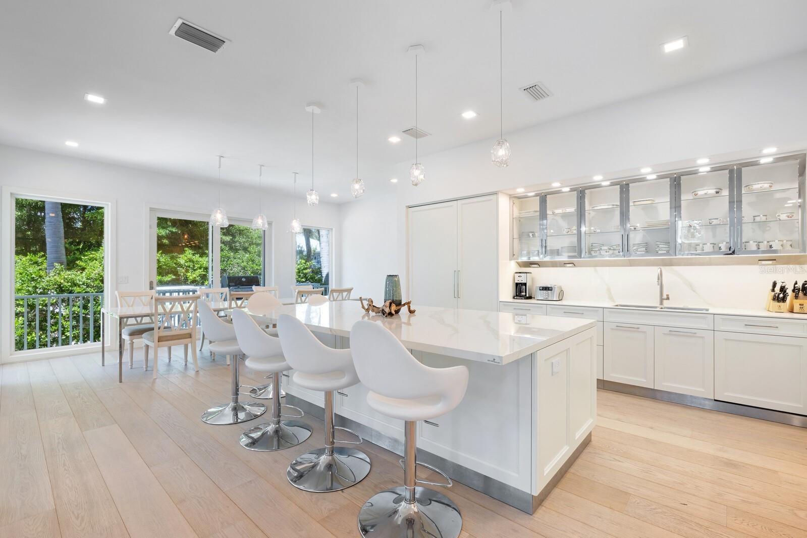 2021 20TH STREET W