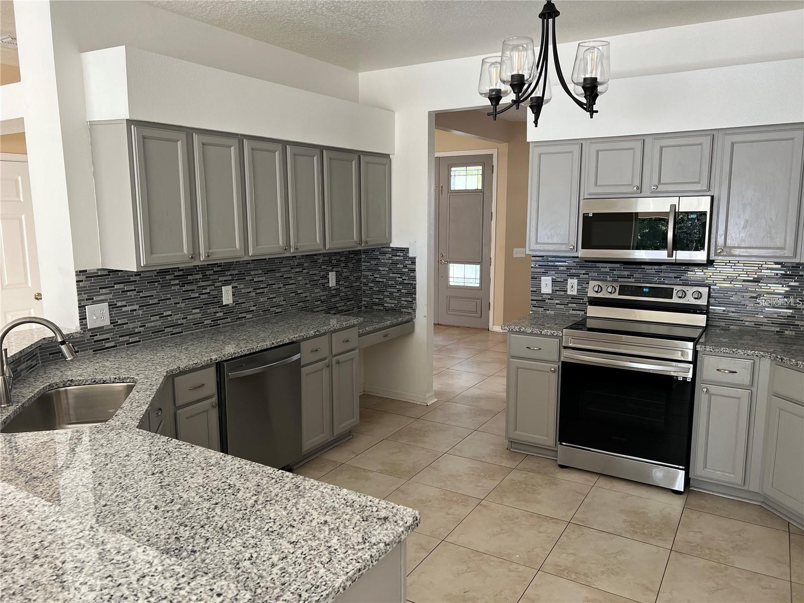 THE ESTATES AT WHITE TROUT LAK - Residential Lease