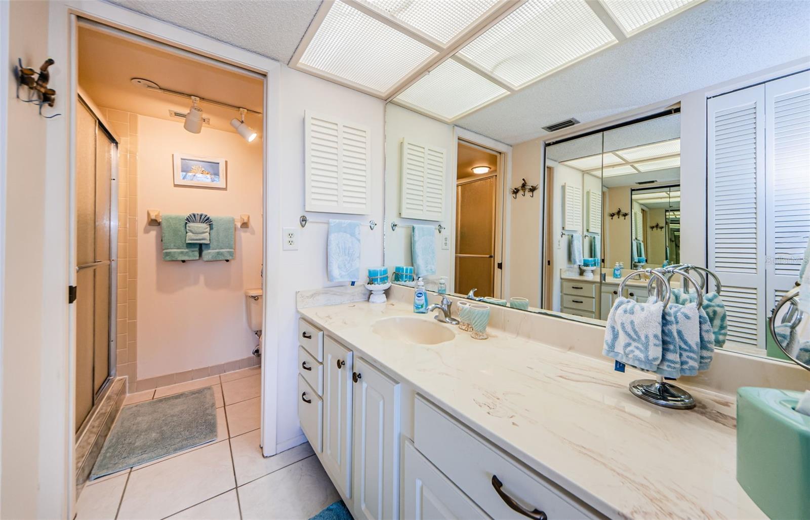 MEDITERRANEAN MANORS - Residential Lease