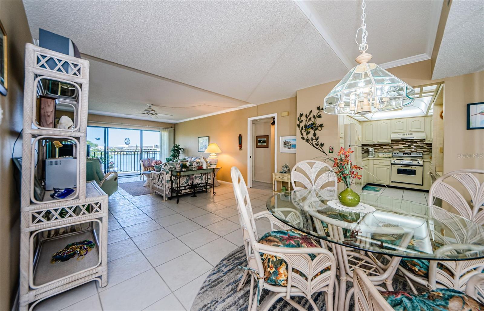 MEDITERRANEAN MANORS - Residential Lease