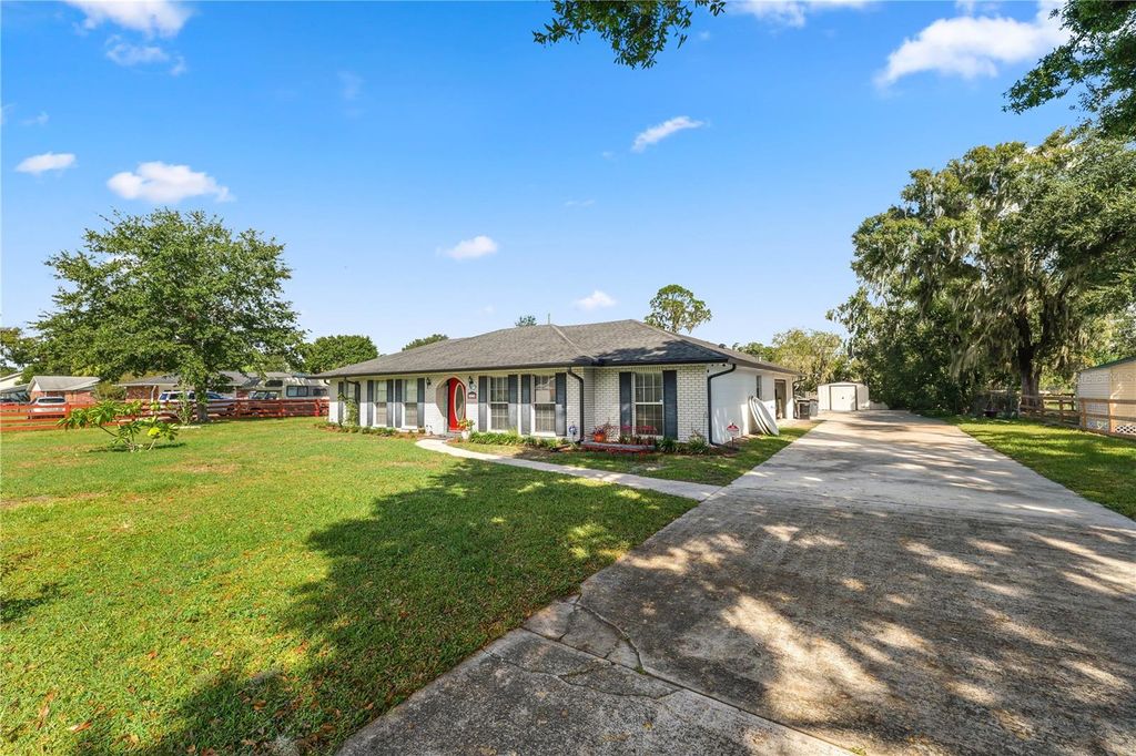 Photo of 3075 Flamingo Lane, Mulberry, FL 33860 (MLS # L4956472)