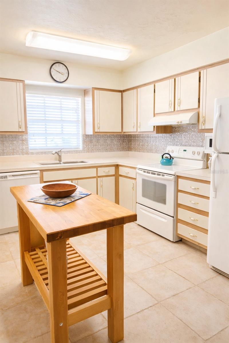 JUNGLE DEN VILLAS PH 05 CONDO - Residential