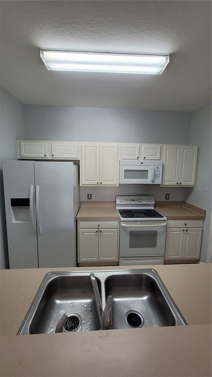 GOLFVIEW AT HUNTERS CREEK PH 01 - Residential Lease