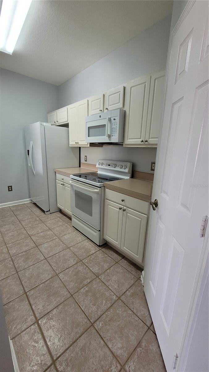 GOLFVIEW AT HUNTERS CREEK PH 01 - Residential Lease