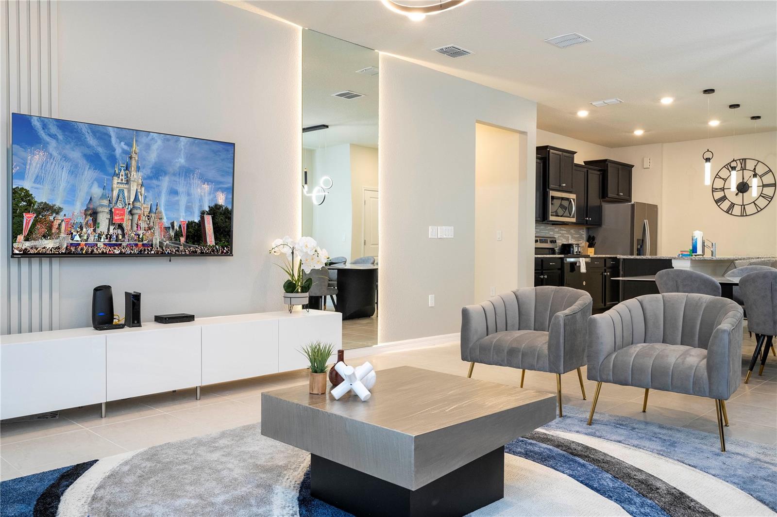 WINDSOR ISLAND RESIDENCE PH 3 - Residential