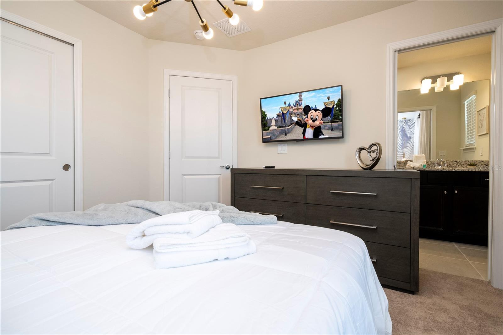 WINDSOR ISLAND RESIDENCE PH 3 - Residential