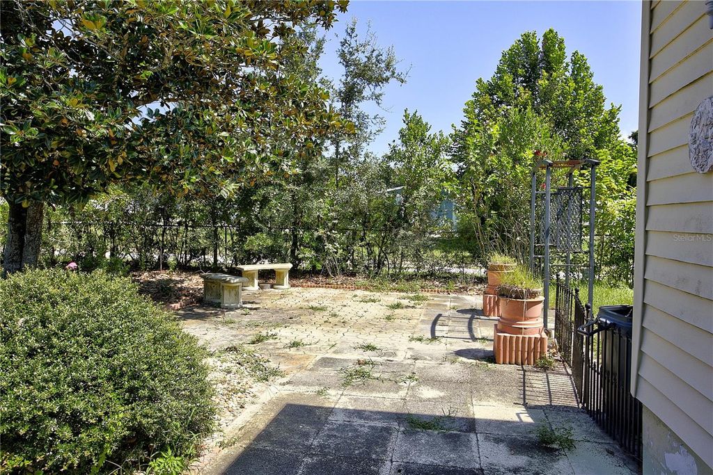 Photo of 9610 Silverbend Drive, Dade City, FL 33525 (MLS # TB8411373)