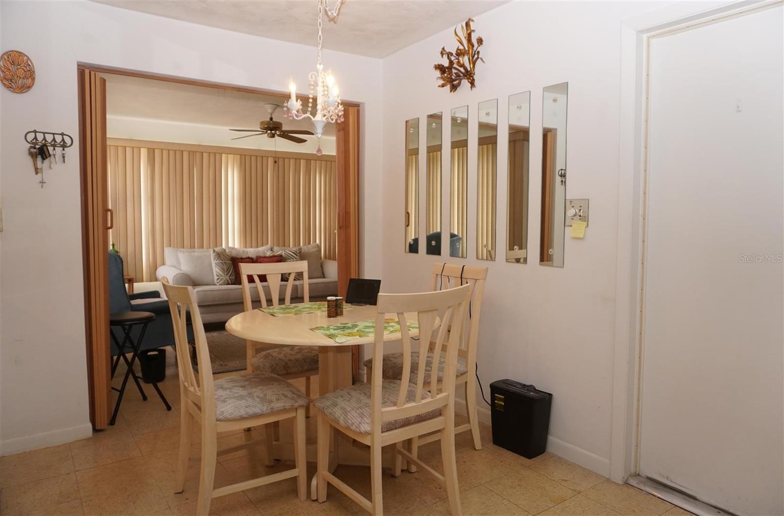 BEVERLY HILLS UNIT 02 - Residential