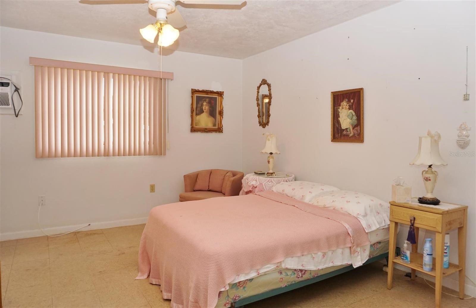 BEVERLY HILLS UNIT 02 - Residential