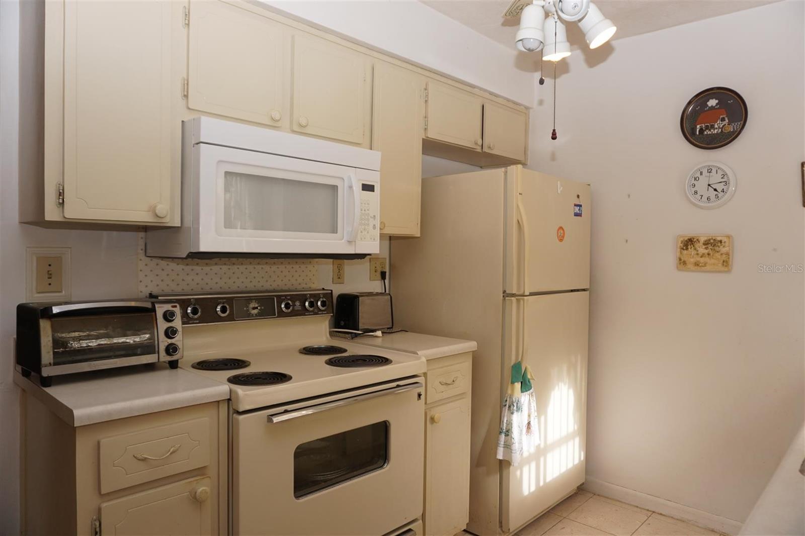 BEVERLY HILLS UNIT 02 - Residential