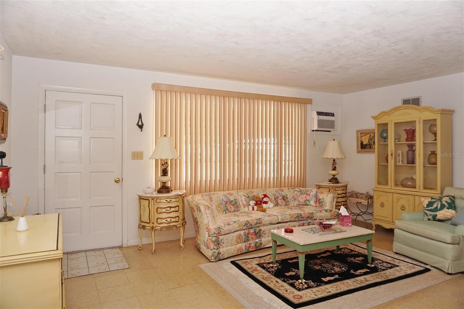 BEVERLY HILLS UNIT 02 - Residential