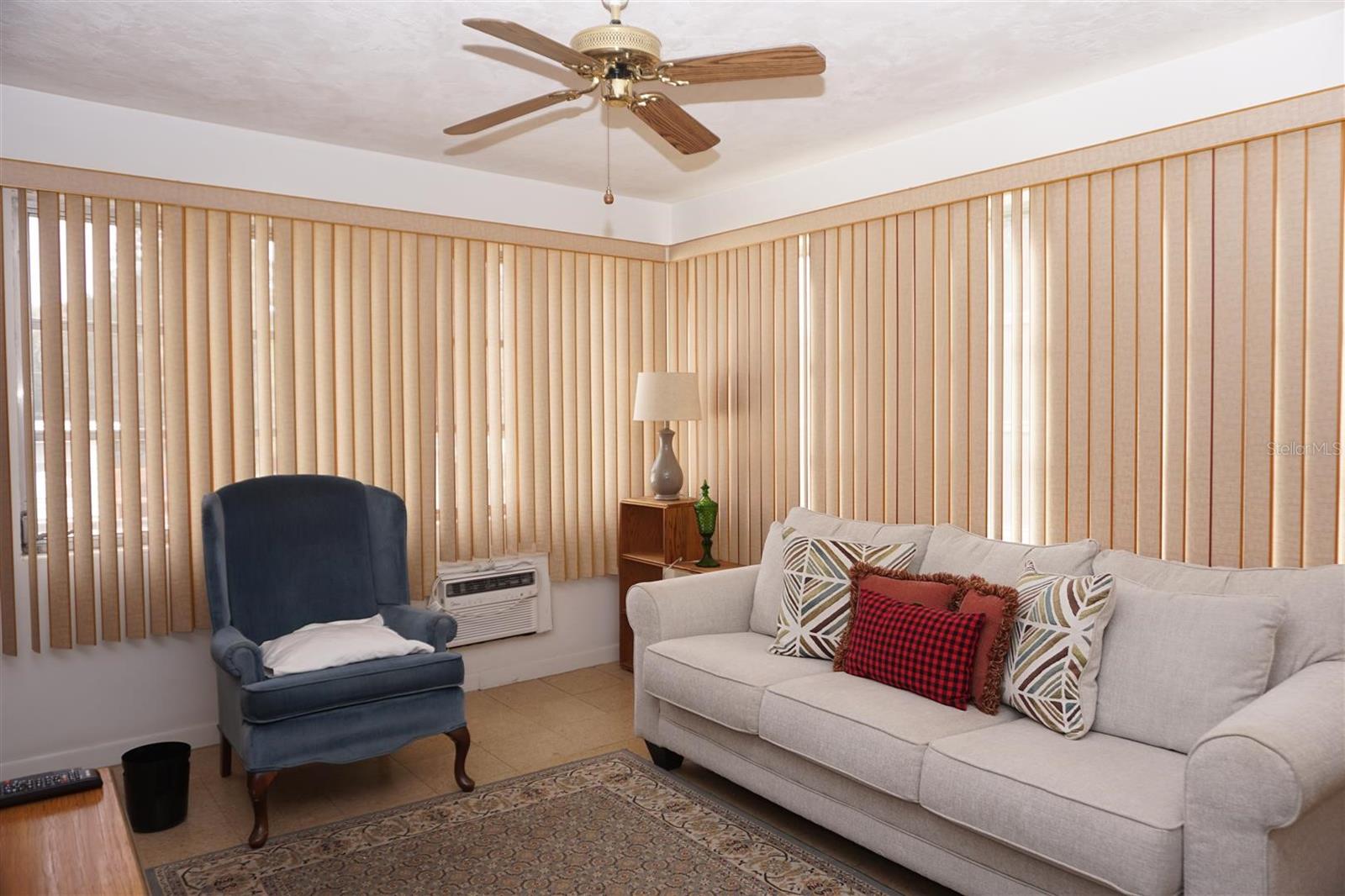 BEVERLY HILLS UNIT 02 - Residential