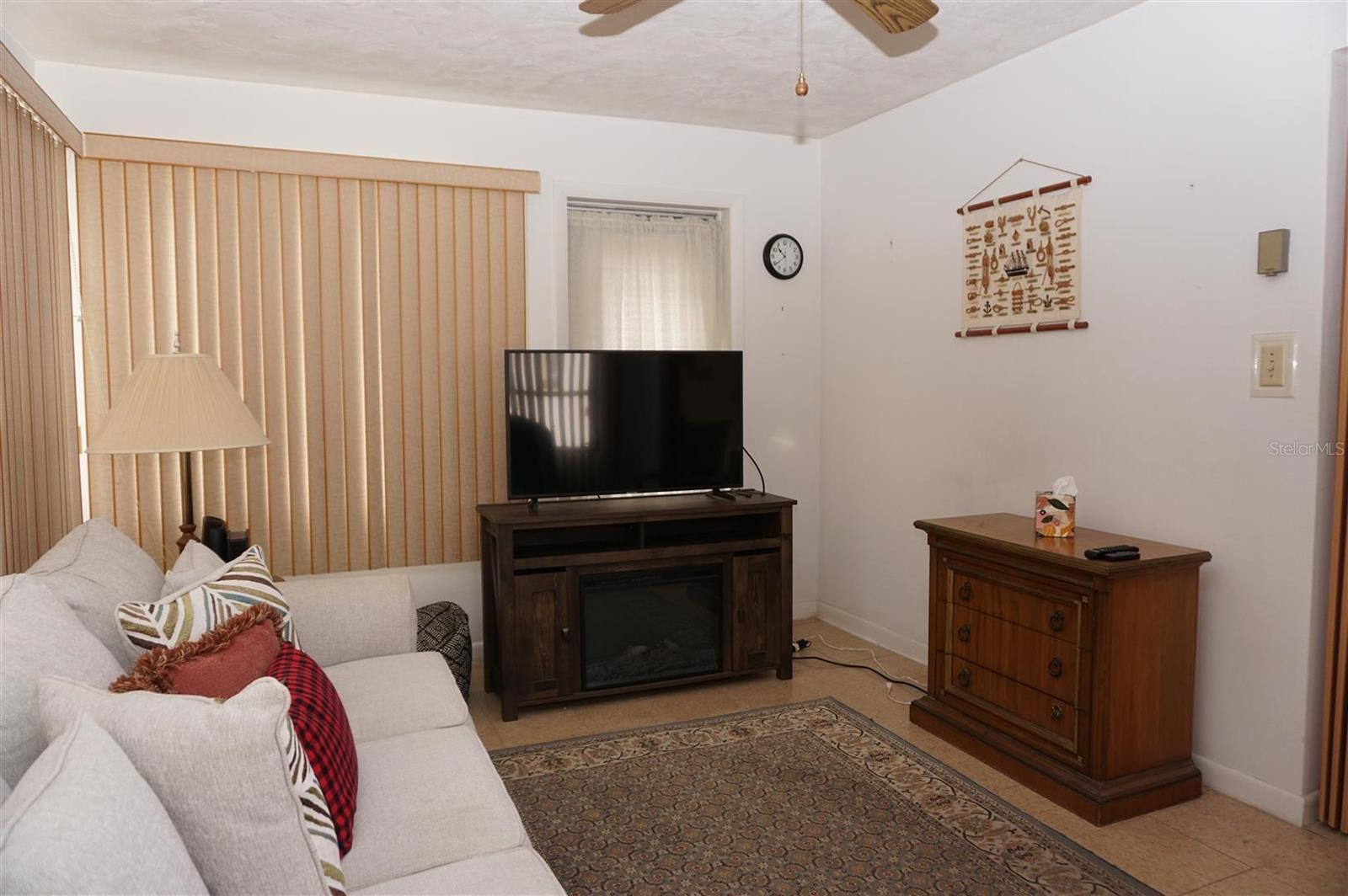 BEVERLY HILLS UNIT 02 - Residential