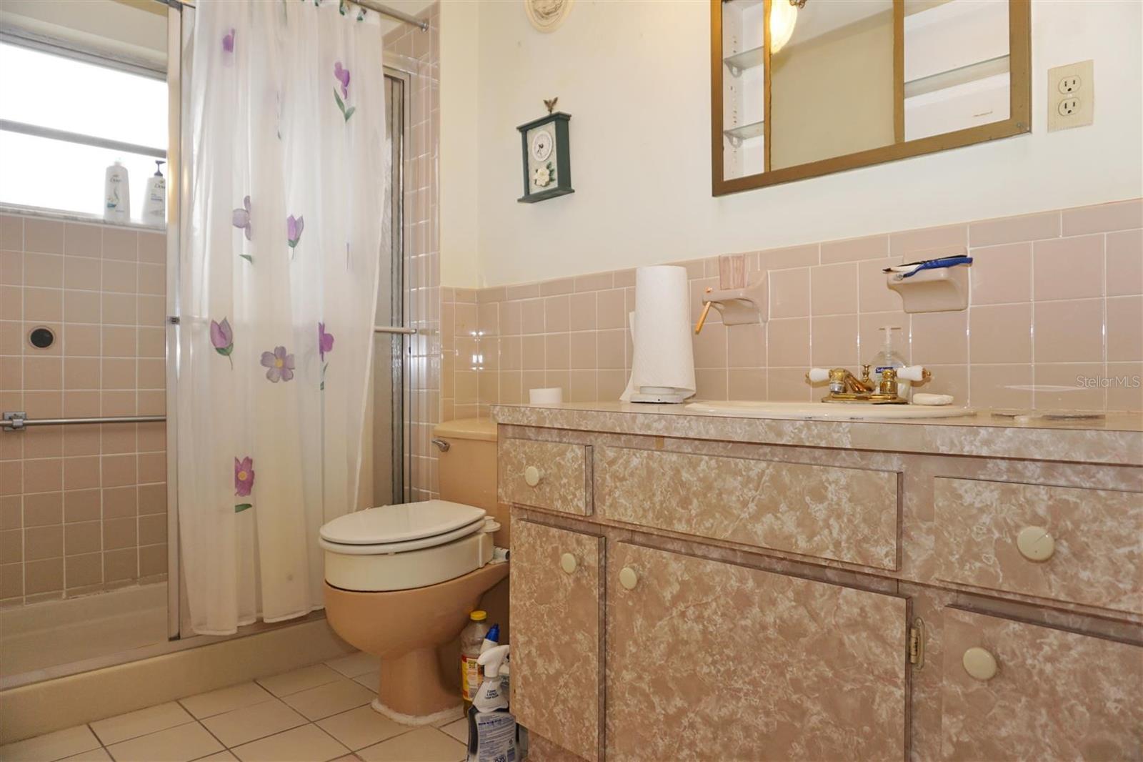 BEVERLY HILLS UNIT 02 - Residential