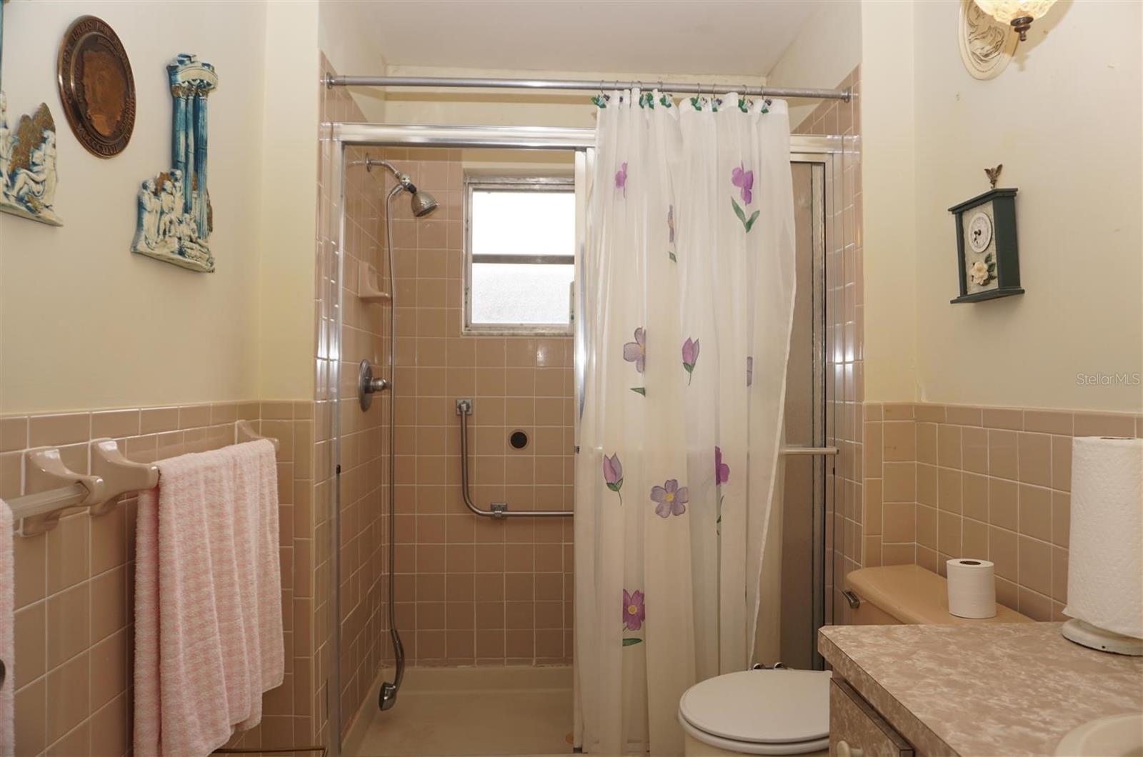 BEVERLY HILLS UNIT 02 - Residential