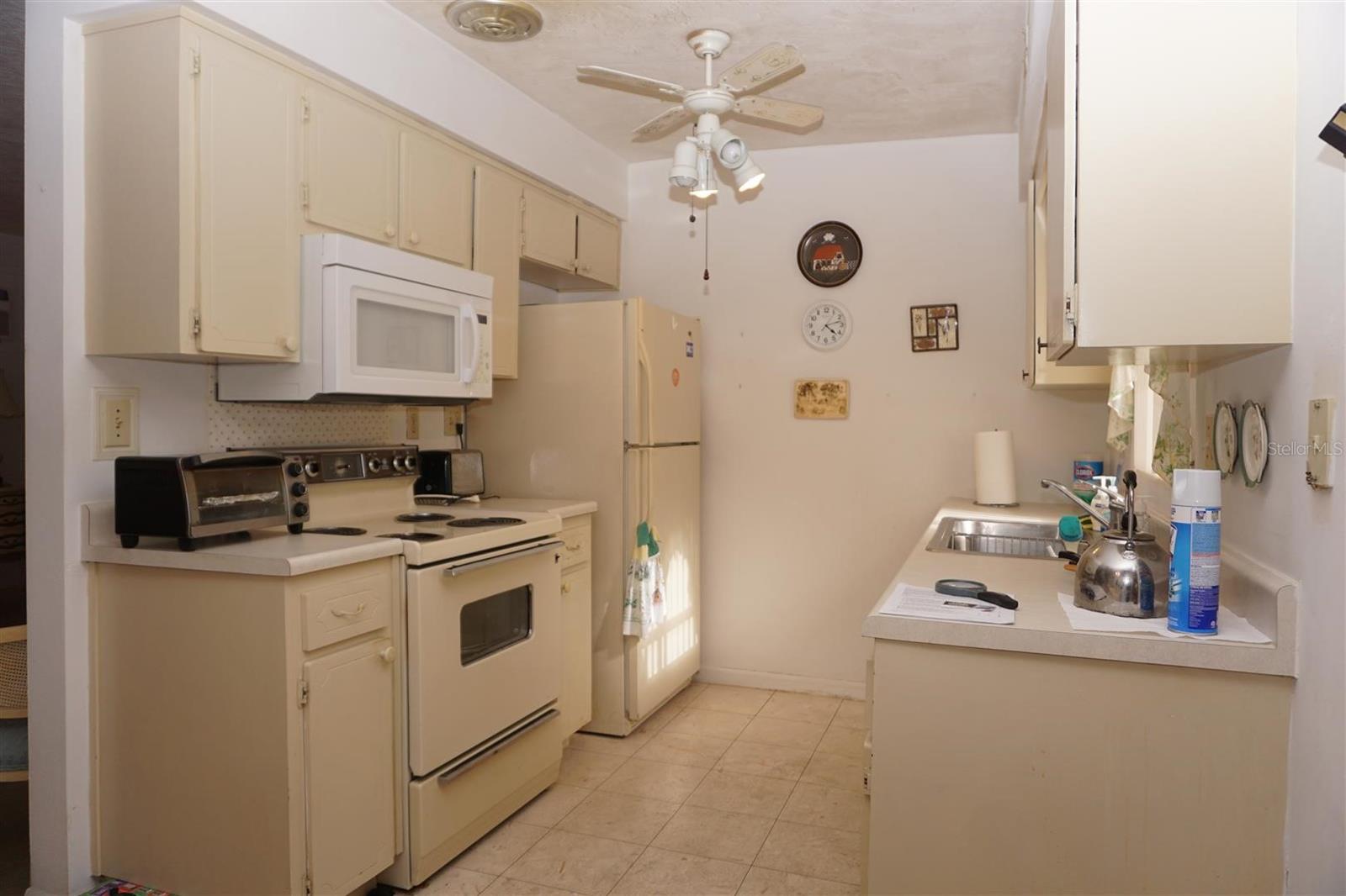 BEVERLY HILLS UNIT 02 - Residential