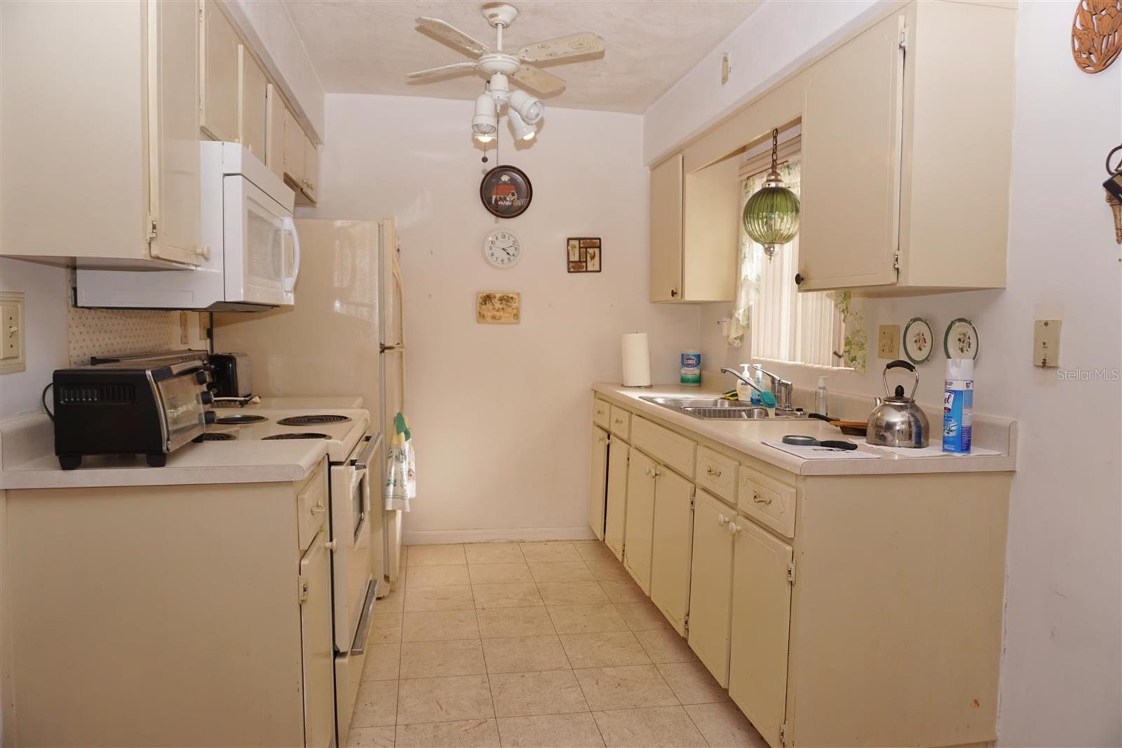 BEVERLY HILLS UNIT 02 - Residential