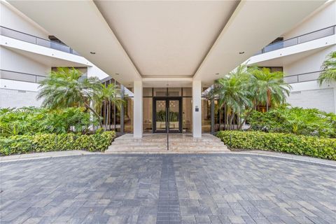 A home in LONGBOAT KEY