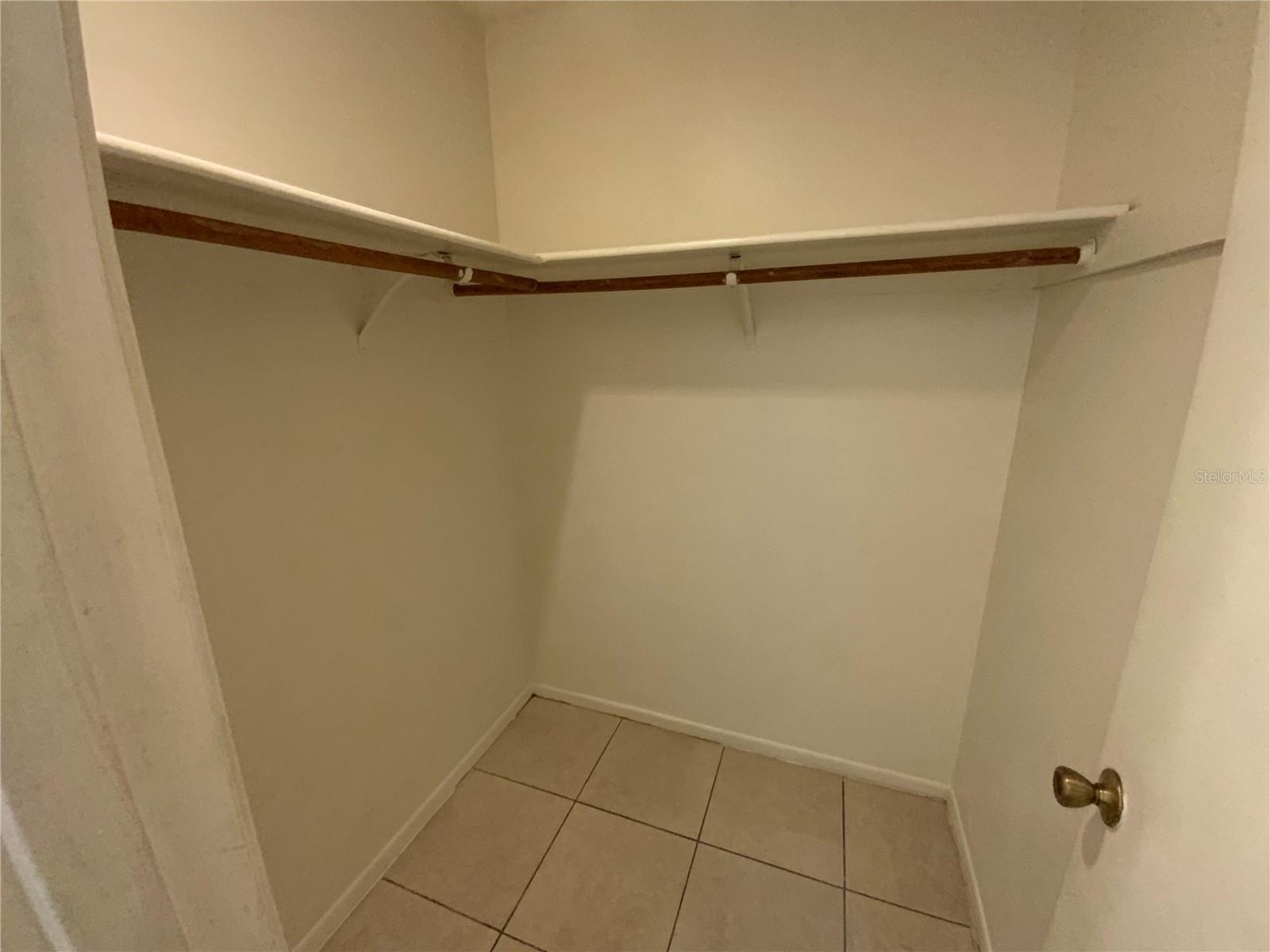 FLORIDA CENTER WINDHOVER RESIDENCE - Residential Lease