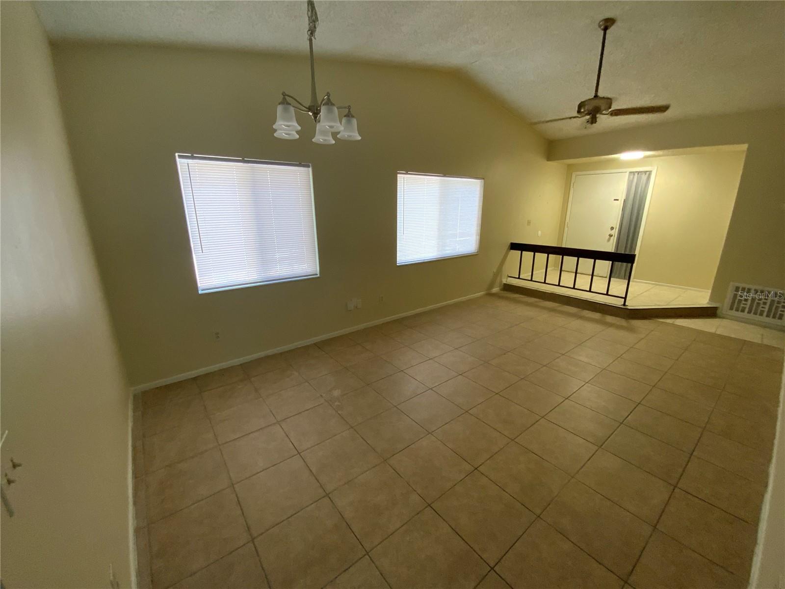 FLORIDA CENTER WINDHOVER RESIDENCE - Residential Lease