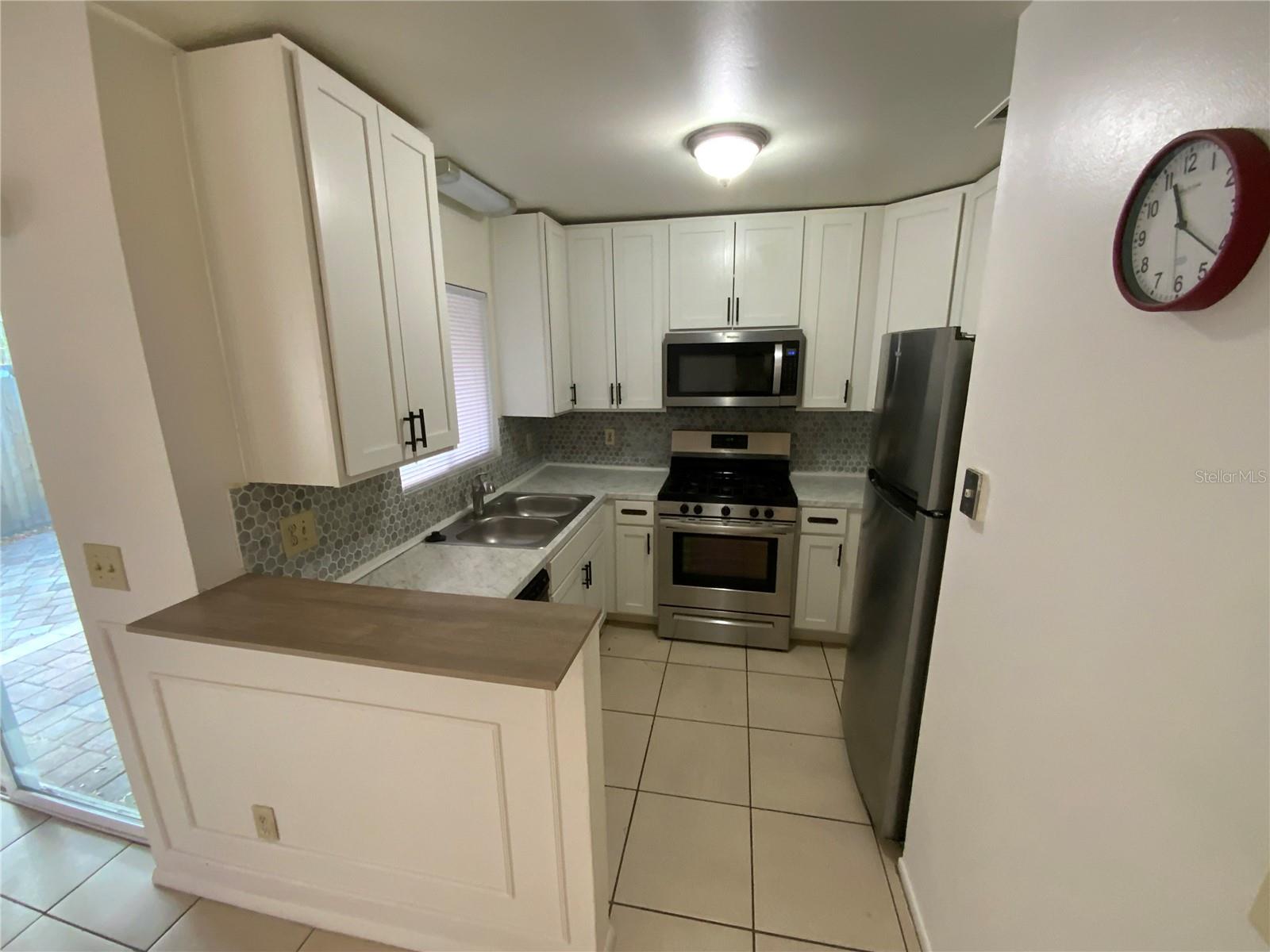 FLORIDA CENTER WINDHOVER RESIDENCE - Residential Lease