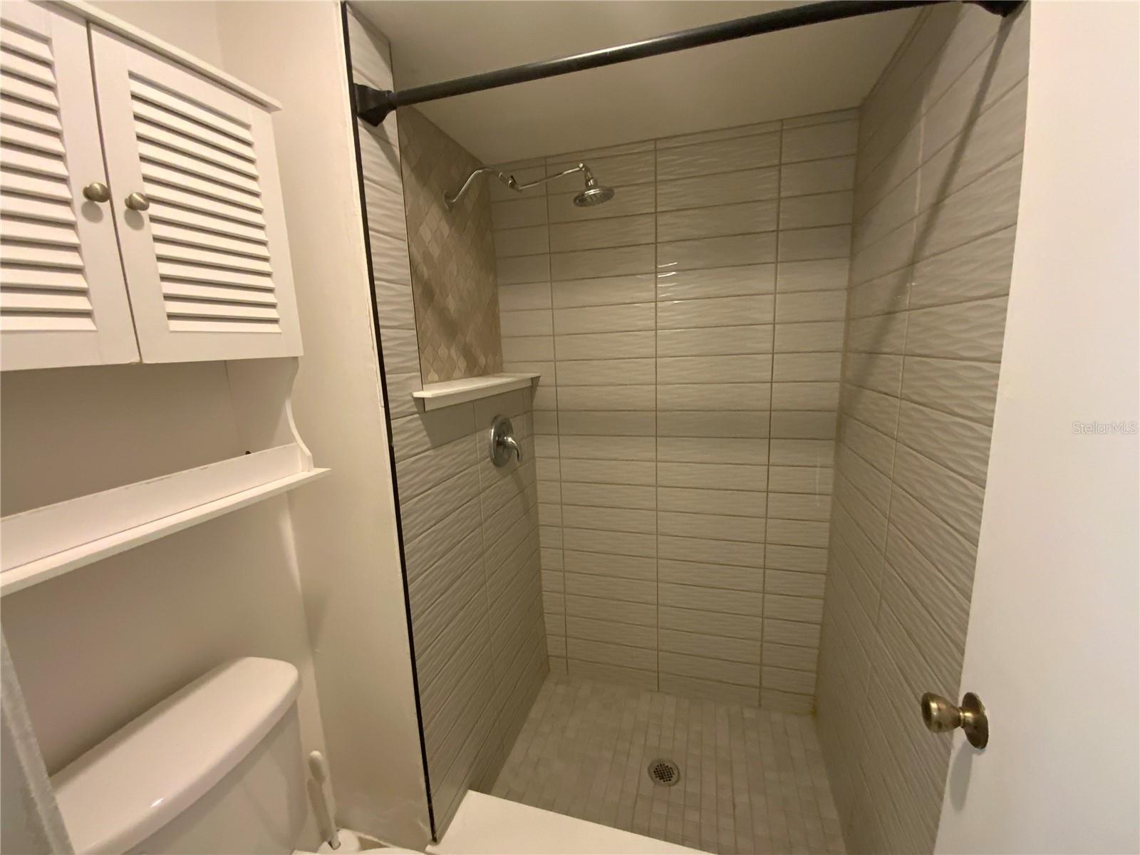 FLORIDA CENTER WINDHOVER RESIDENCE - Residential Lease