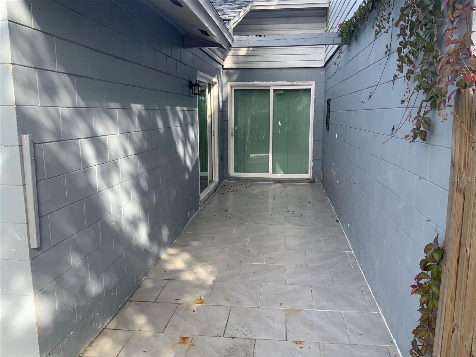 FLORIDA CENTER WINDHOVER RESIDENCE - Residential Lease