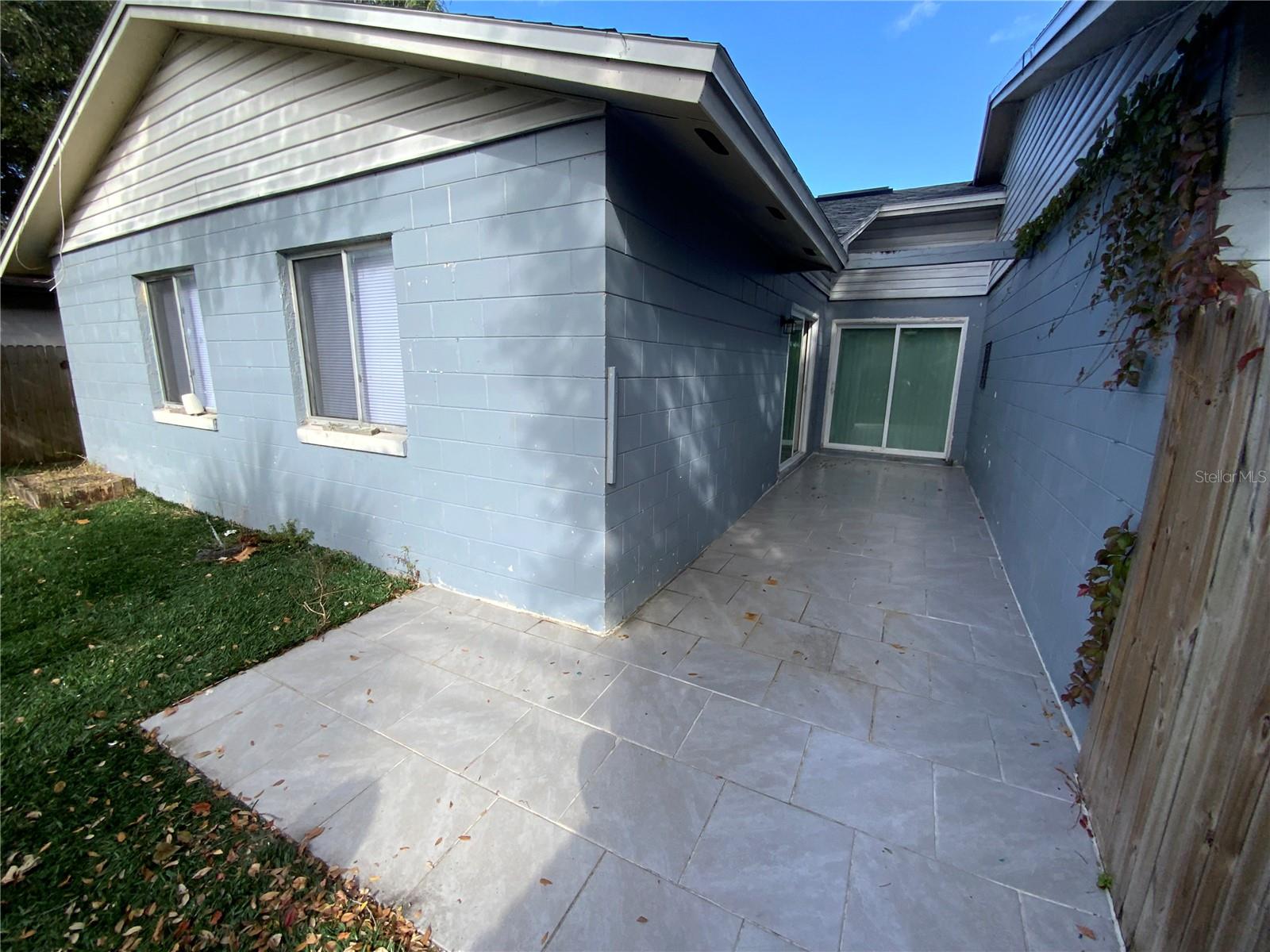 FLORIDA CENTER WINDHOVER RESIDENCE - Residential Lease